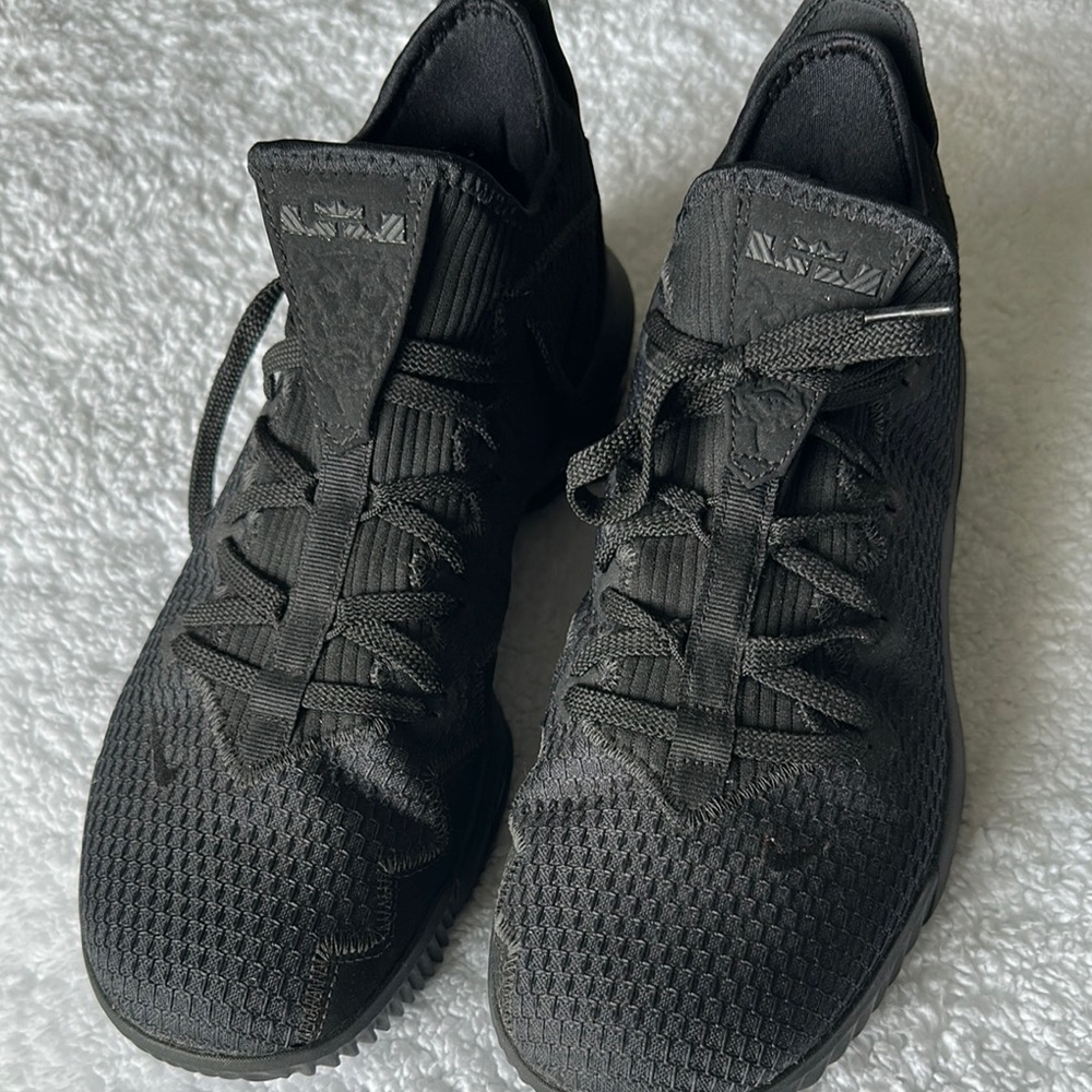 Lebron’s men’s Black